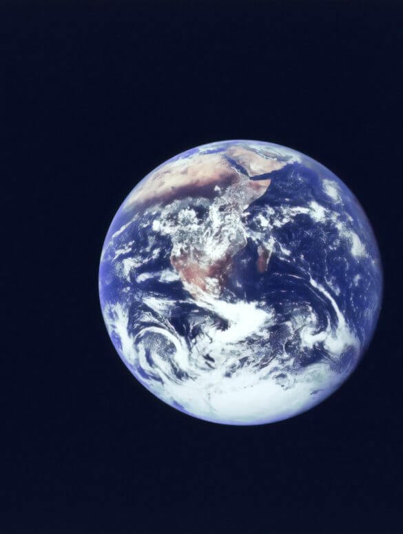 🌎 Can a #CircularEconomy Save the Planet? 

Emma Chow of <a href="/circulareconomy/">Ellen MacArthur Foundation</a> proves that #profitability does not have to come at the expense of the #environment: 
l8r.it/BSHk