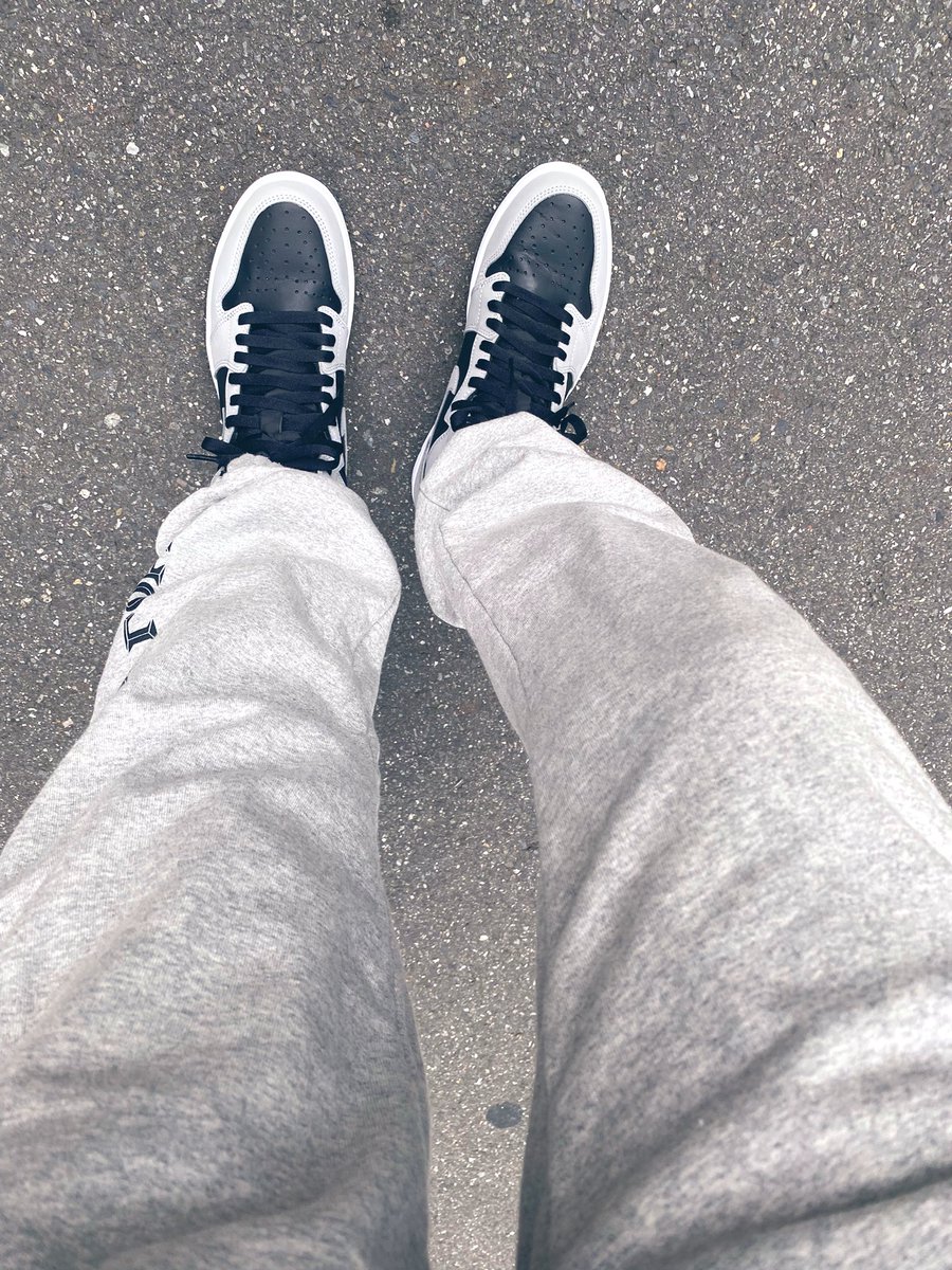 ryochin12082000's tweet photo. 我慢出来ずに卸してしまった👟
雨よ、降るな。
#AirJordan1
#RetroHighOG
#Shadow20 https://t.co/LTTZNiTHSs