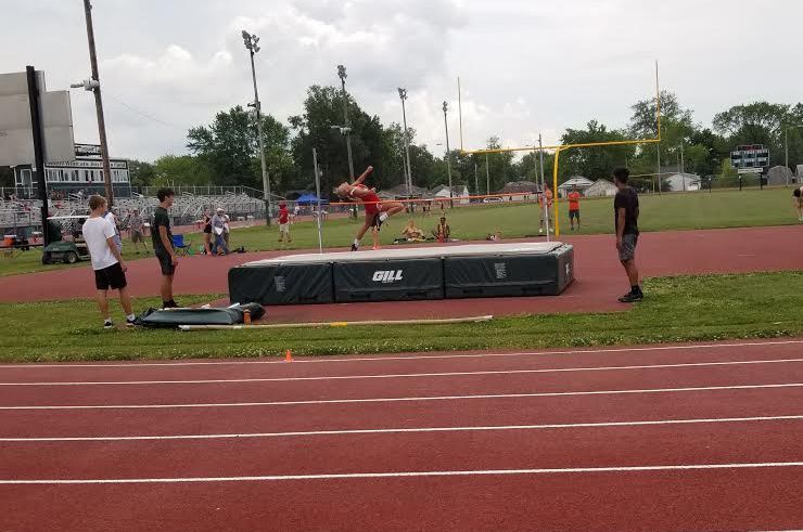 FCHS Lady Redbirds Track &amp; Field Team Competes At IHSA Sectional dlvr.it/S169bM