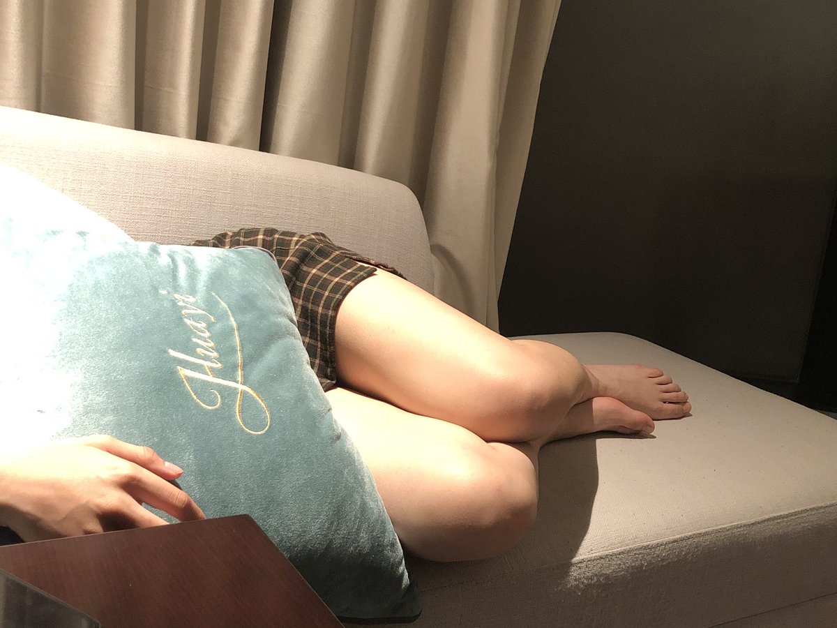 TeamCollectionS's tweet photo. 【帆布鞋98年小妹妹】晚上做了两次，早上起来又做了一次。可惜不让拍。#帆布鞋 #棉袜 #打胶 #约炮 https://t.co/iQDT5Hy1mH