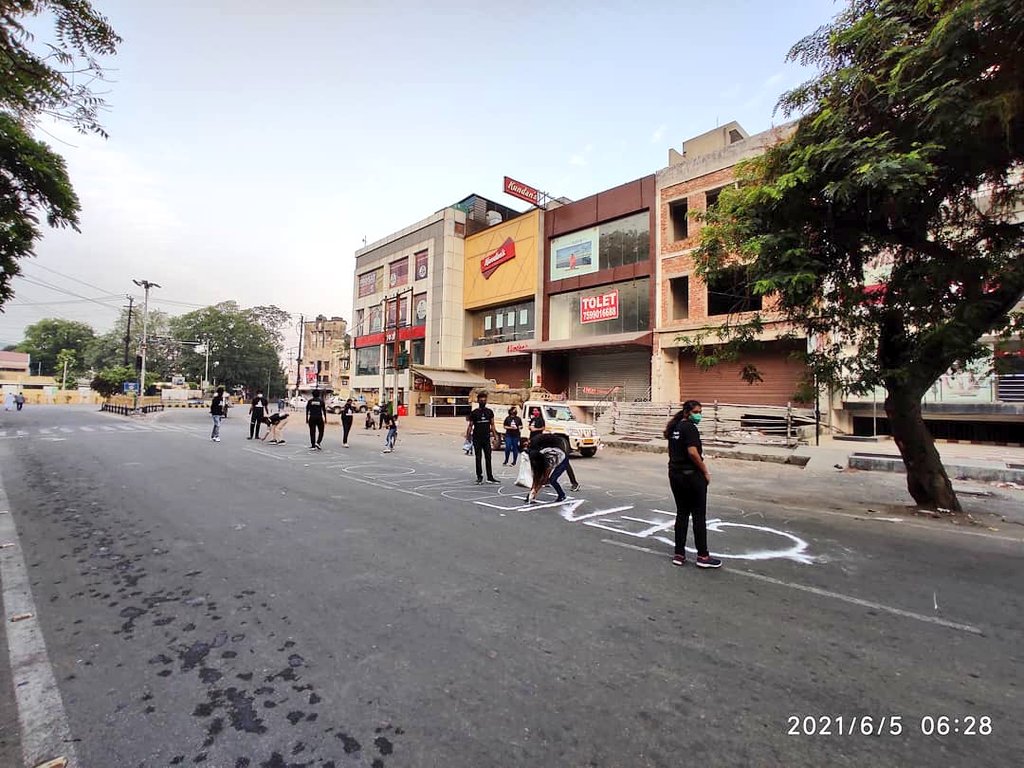 parivartantheng's tweet photo. June 05, 2021, This is our moment, because we cannot turn back into time, but we can work somehow to restore it. Only we can make peace with nature as we are the #GenerationRestoration Greetings on #WorldEnvironmentDay through the glimpses of today's #StreetArtart.
@UNEP @moefcc https://t.co/zaXMhHgRoS