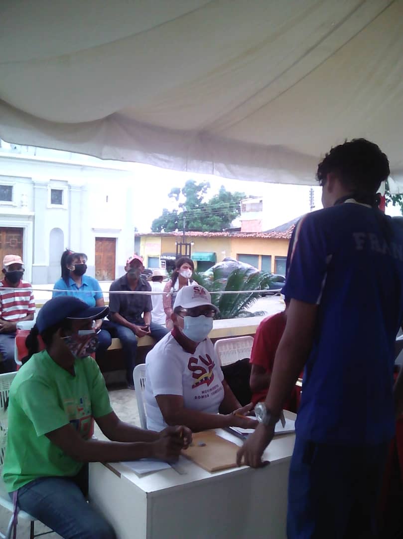 #PSUV l Desde la Plaza Bolívar de nuestro Mcpo. Leonardo Infante, se realizó de manera masiva el registro para obtener el carnet PSUV, y así demostrar el apego de los militantes con el partido y su lealtad al proceso Revolucionario.

<a href="/NicolasMaduro/">Nicolás Maduro</a> <a href="/josemvasquez/">José Vásquez</a> <a href="/NidiaAlcaldesa/">NidiaLoretoALCALDESA</a>