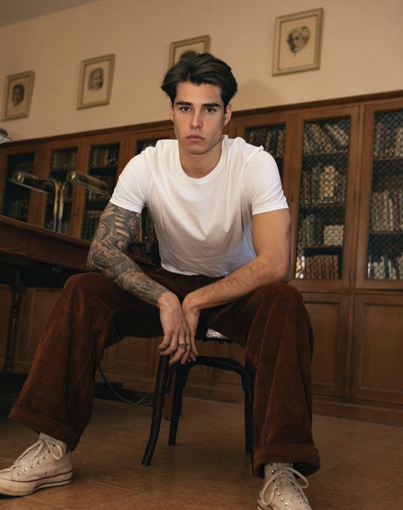 DOCTORENZO's tweet photo. 𝐀𝐃𝐀𝐌 𝐒𝐀𝐈𝐃: Psa that enzo seems like such a fun person to be around! super handsome and I bet they give good hugs
~ 
#OAKHEARTSELFIE https://t.co/N5WoYZmaSt