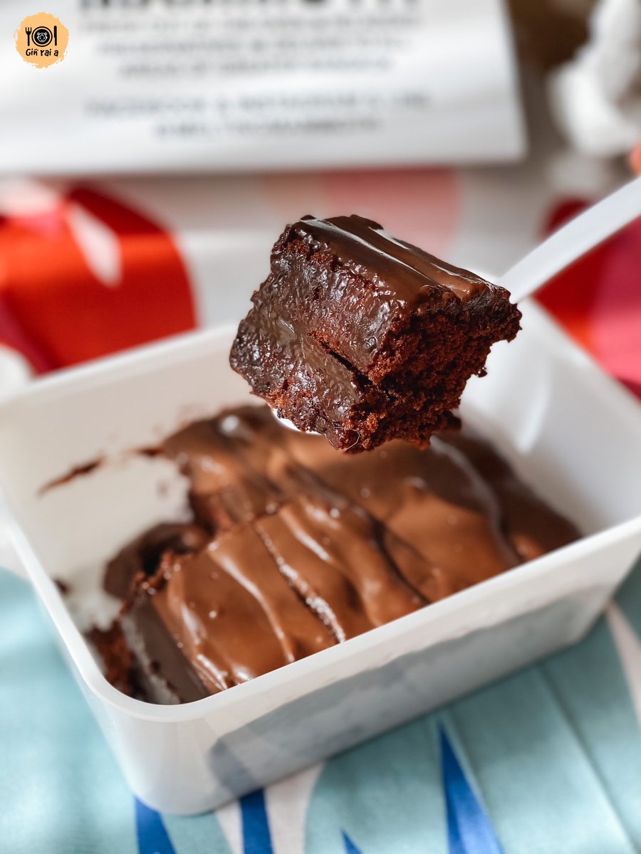 GinRaiA's tweet photo. 𝐌𝐄𝐋𝐓𝐈𝐍𝐆 𝐌𝐀𝐌𝐌𝐎𝐓𝐇⁣
🏡 : @meltingmammoth 
⁣
MM CHOCOLATE CAKE มาในแพคเกจสุดเก๋ เป็นเค้กช็อคหน้านิ่ม เนื้อเค้กนุ่มๆละมุน ซอสช็อคโกแลตเยิ้มๆหนาๆ รสชาติเข้มข้น คนรักช็อคหน้านิ่มไม่ควรพลาด⁣

@aroii #อร่อยบอกต่อ #อร่อยไปเเดก #อร่อย #กินไรอ่ะ #เค้ก #เค้กช็อคหน้านิ่ม https://t.co/I90Na1rDl2