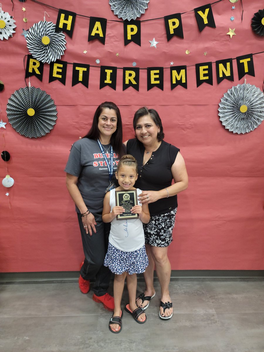 These ladies go over and beyond for their students. Thank you @KPurdy_JCE and <a href="/SGTCarrascoES/">Rita Cervantes</a> for taking care of my Hazel. 💞 #buffalostrong <a href="/Mawlisha/">Melissa Avalos</a> <a href="/franco_emmi/">Emmi Franco</a> <a href="/Fred_Avalos/">Fred Avalos 🇺🇸</a> #TeamSISD