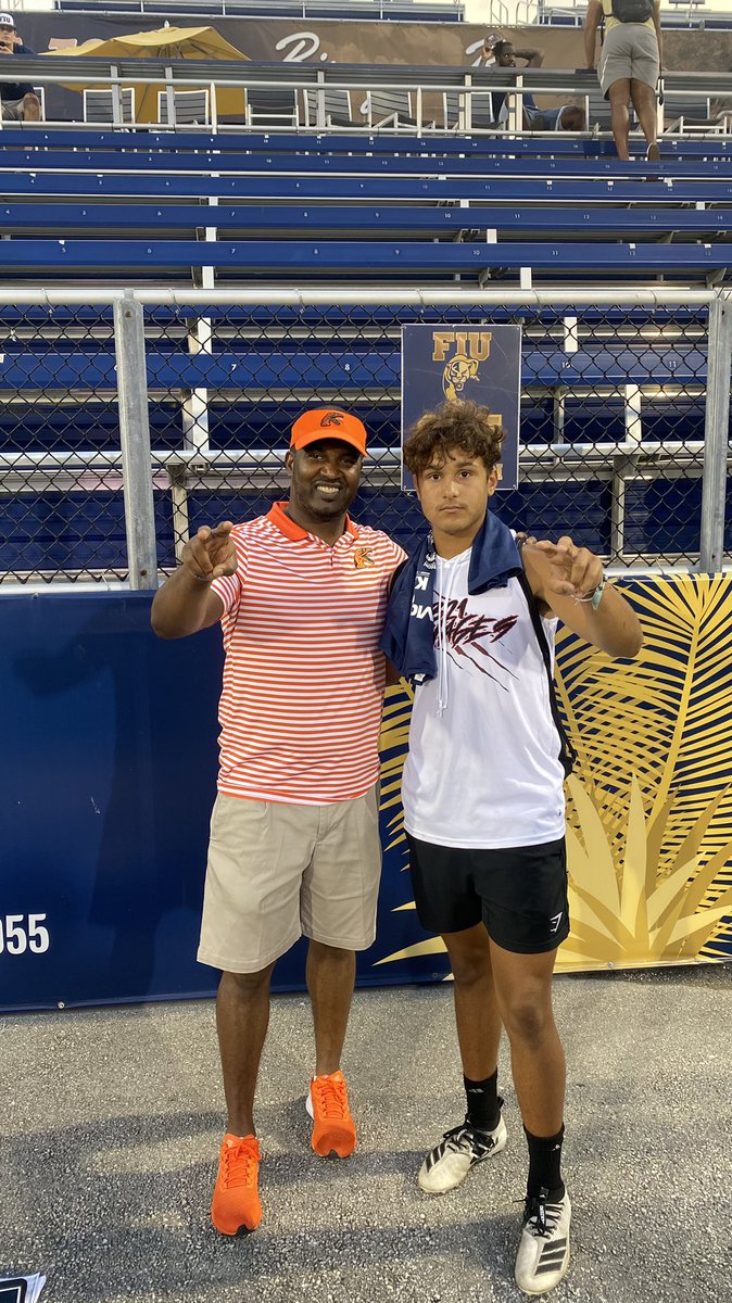 TheRealCohenJ's tweet photo. Had a great day today @FIUFootball and @FIUCoachDavis  football camp. Had a good time working with @_OrtizTorres.
@HCWillieSimmons @johnJBbowers https://t.co/xQlWLU4MzY