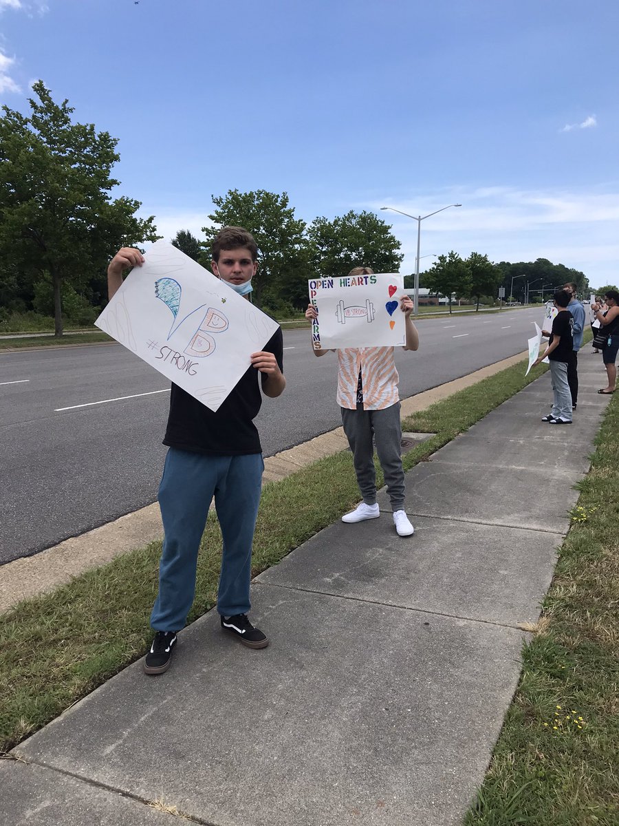 Jenailstoc's tweet photo. My students showed their love for their city this week! #loveforvb @LandstownEagles @_LandstownDECA https://t.co/FV1JioEaqp