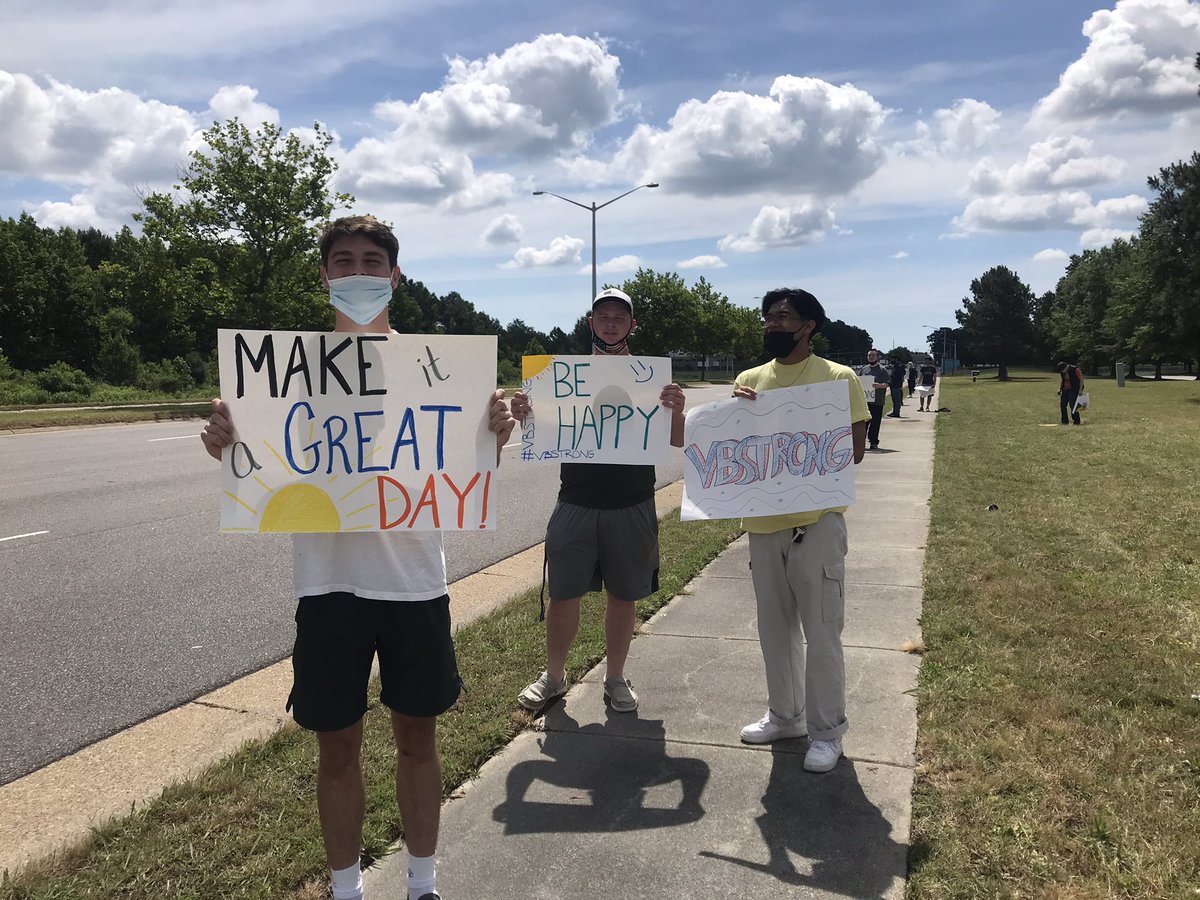 Jenailstoc's tweet photo. My students showed their love for their city this week! #loveforvb @LandstownEagles @_LandstownDECA https://t.co/FV1JioEaqp