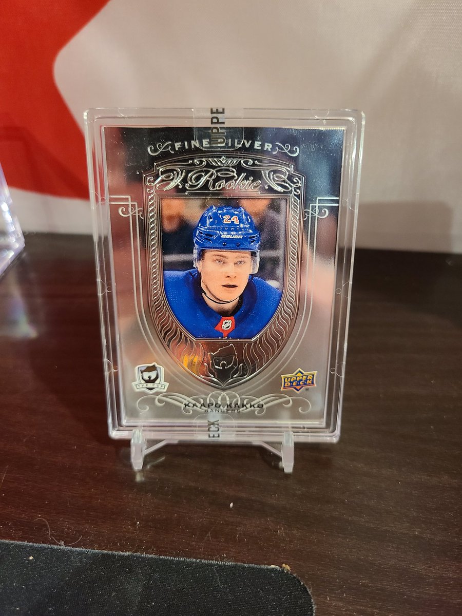 XplosiveSport's tweet photo. We've pulled some absolute 🔥 🔥 lately. Check these beauties out and come join us on Facebook and get yours!!! @UpperDeckHockey @SHOWYOURHITS #collectthebest #hockeycards #collectfam https://t.co/uiXvV577sY