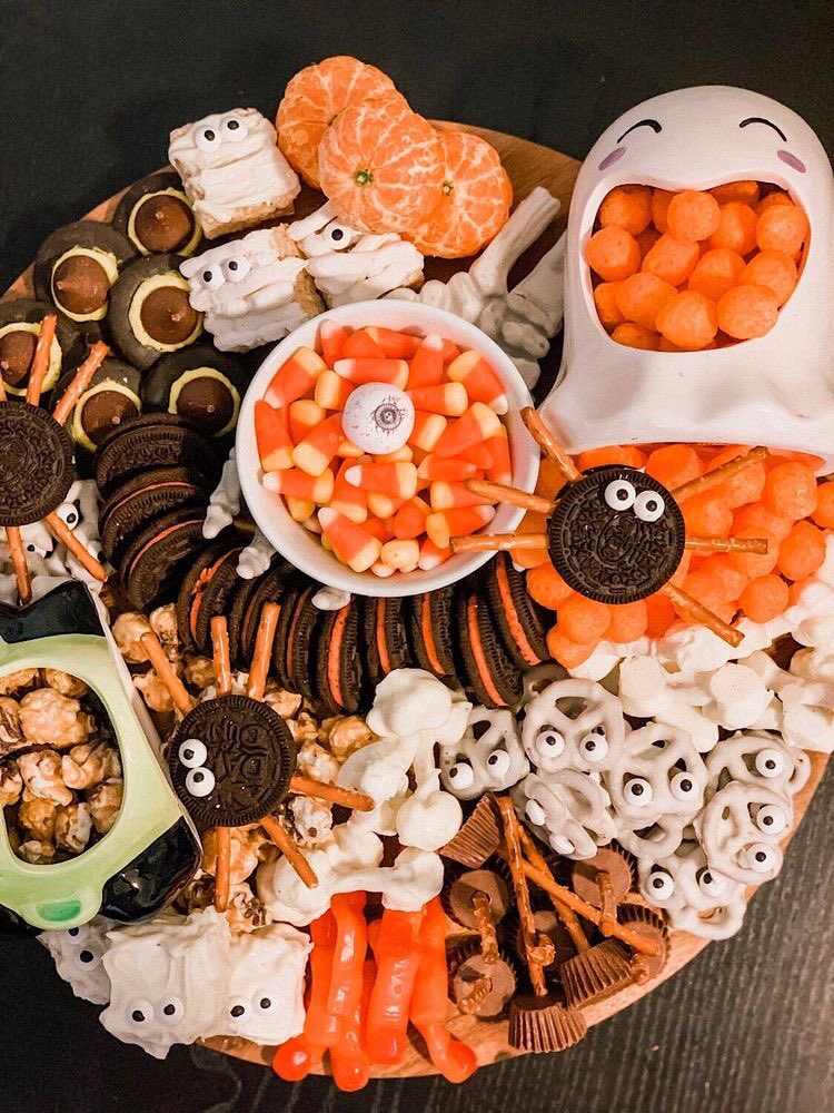 stonemtw's tweet photo. ¿Dieta? ¿Qué es eso? Hoy es el #1STYEARWSTAR5 y esa palabra no se conoce por estos lares. El #STAR52NDCB ya está aquí y el perdermelo sería imperdonable, por lo que vengo muy emocionada y con el estómago vacío para que me quepa todito lo que andan dando. ¡Felicidades! 🍬🤍 https://t.co/lTL71qQYfh