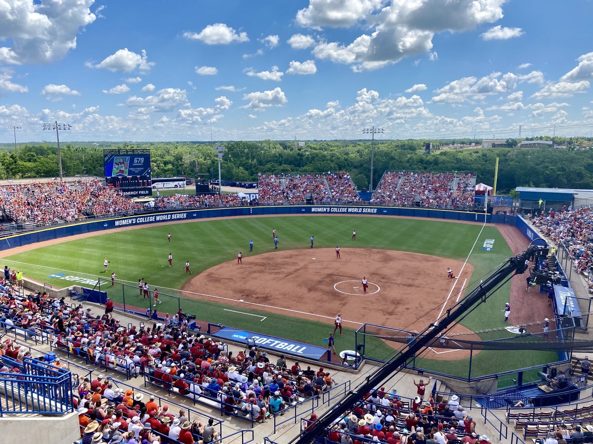ESPNPR's tweet photo. 🚨 #WCWS Viewership Alert 🚨

🥎 Best Opening Day (755,000 viewers) since 2009, 3rd best on record
🥎 @JMUSoftball 🆚 @OU_Softball: Most-watched Game 1 on record (620,000 viewers)
🥎 @ArizonaSoftball 🆚 @AlabamaSB: 4th-most watched Opening Day game on record (943,000 viewers) https://t.co/ZdTzwHGBwi