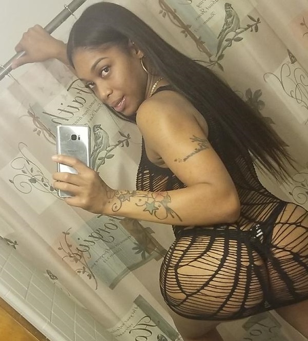 TransDate's tweet image. The weekend is here! Don't spend it alone. #FridayFeeling #TGIF 😍😎

Find someone new at TransDate.com now.

Who would you rather spend tonight with?? 
 
RT for left
❤ for right
RT and ❤ for Both!!