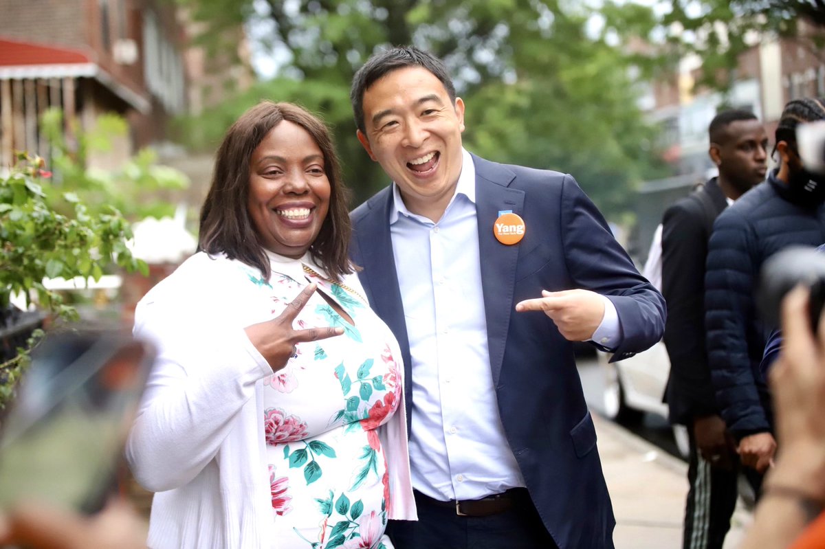 AndrewYang's tweet photo. So good to be back in Brownsville meeting voters and talking to @buildtheblockny about a different approach to ending gun violence. Our city hasn’t been working for its people or listening to its communities. It’s time for a new era of new leadership. https://t.co/1j6Pw6tITS