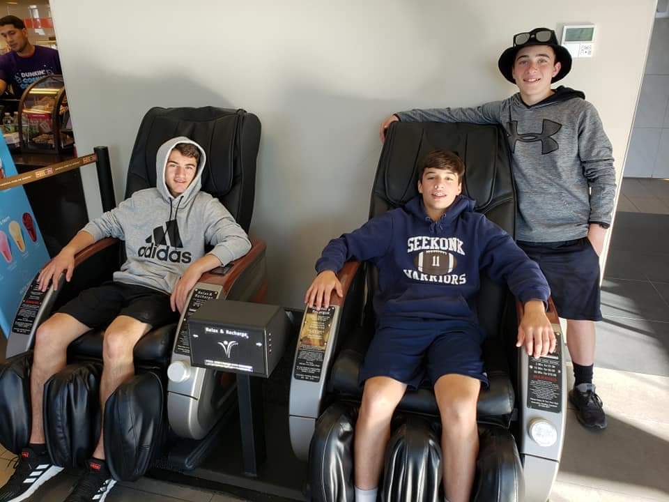 DrWhalen3's tweet photo. #Throwback June 4, 2019...
#HMSDCTrip
#SeekonkHS #Classof2023 https://t.co/BQ01PiIZwe