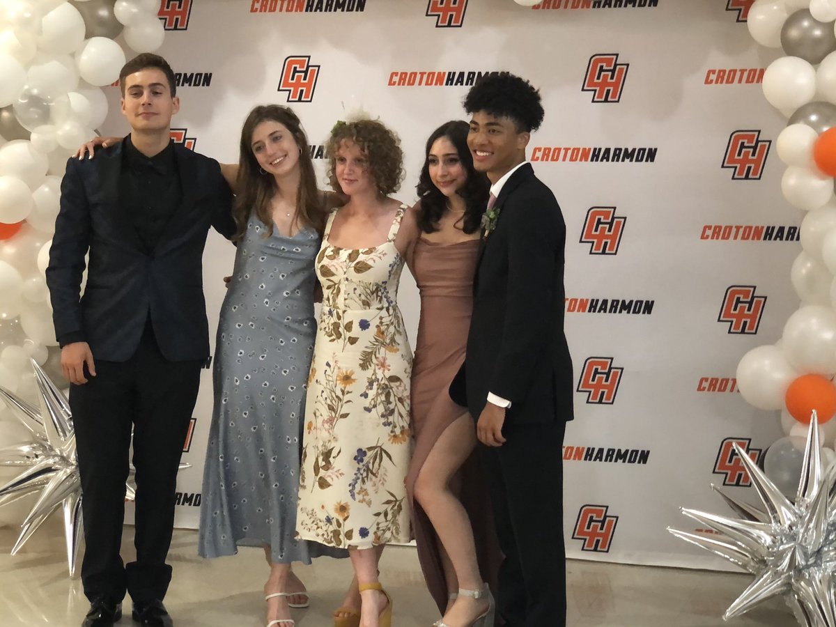 CrotonHS's tweet image. CHHS Class of 2021 post-prom red carpet event!  We had a blast celebrating with you today! 🐯🐯🐯