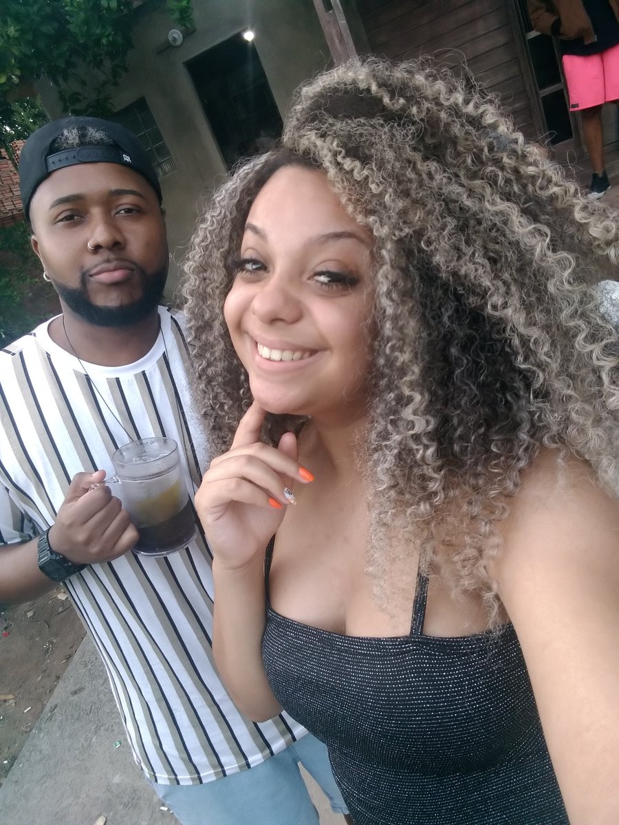 GreiceMarques4's tweet photo. Meu negroso ♥️
Te amo nenê ♥️♥️♥️♥️
@maychelleal 😻😻
#sorteAminha 🙏🏾😻 https://t.co/AFFqxtwIQq