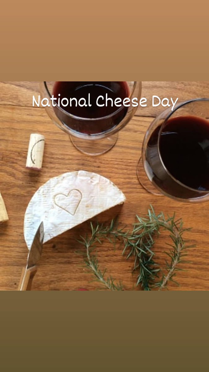 Cheers to #nationalcheeseday I ❤ #briecheese and #wine what's your favorite #cheese? 
#wineandcheese #cheeseandwine #cheeseandwinepairing #wineandcheesepairing #foodandwine #cheeselover #CheeseDay