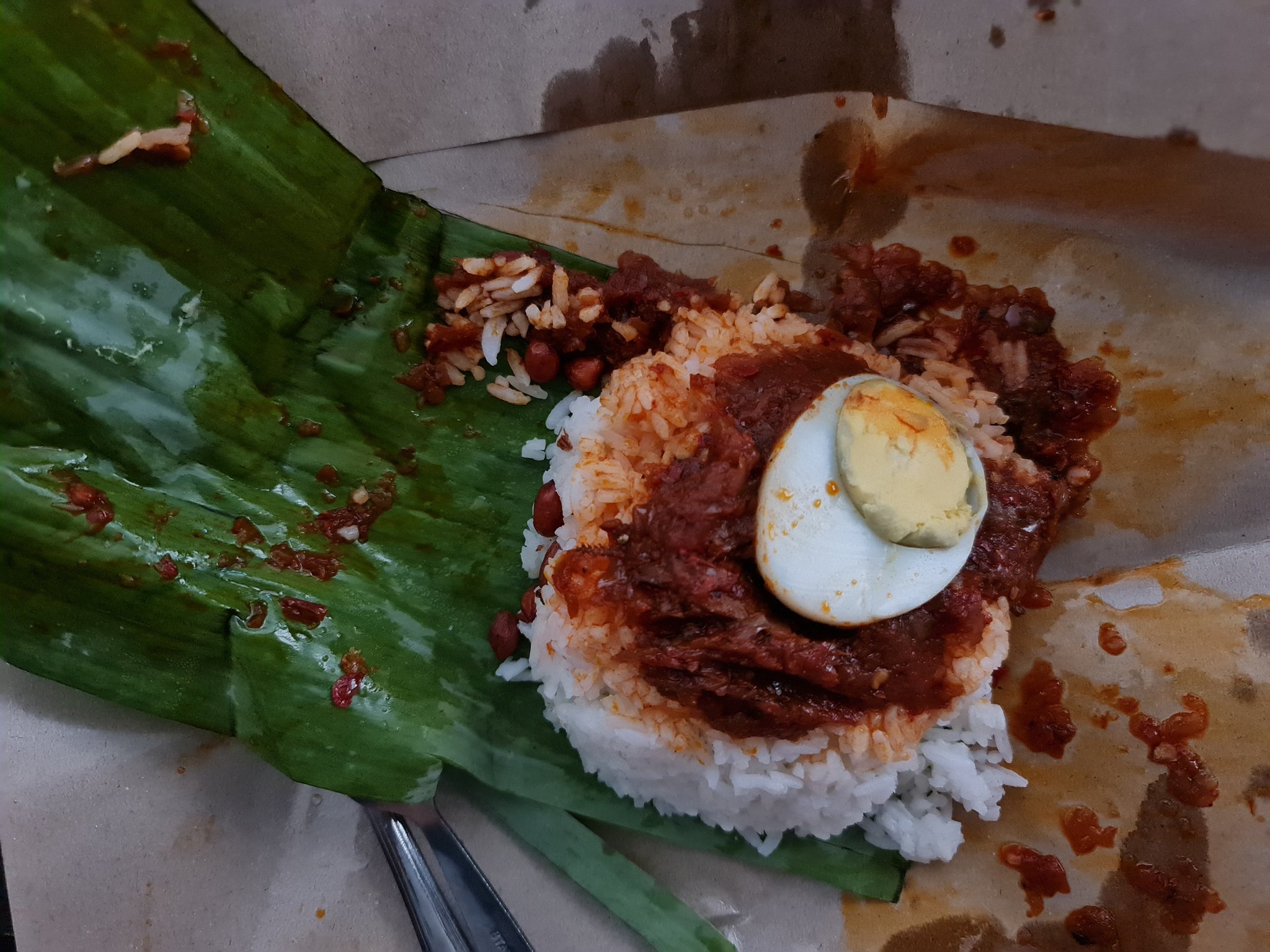 Knb On Twitter Tuhan Rahmati Peniaga Nasi Lemak Yang Guna Nama Nasi Lemak Daun Pisang Dan Memang Nasi Lemak Dia Didakap Erat Oleh Kasih Sayang Daun Pisang Dan Bukannya Cebis Daun