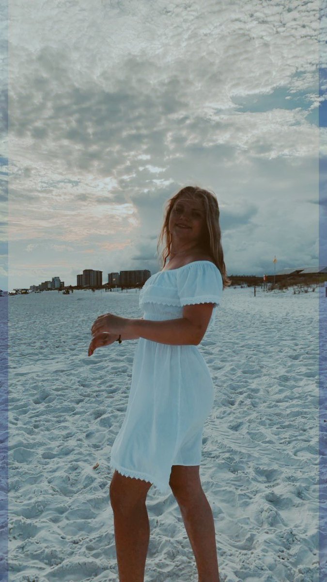 hooper_kaylee's tweet photo. somewhere on a beach https://t.co/Ov8iQ1z7wN