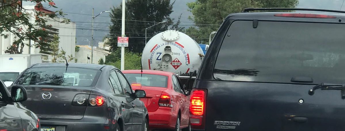 victormaganamx's tweet photo. Hola @ZetaGasJalisco comienza a circular una fotografía del presunto camión que traía tu conductor que atropelló y mató a Paola, ciclista de Guadalajara. 

Sigo sin ver respuesta de @ZapopanGob y @GobiernoJalisco https://t.co/zjfNfXWF9F
