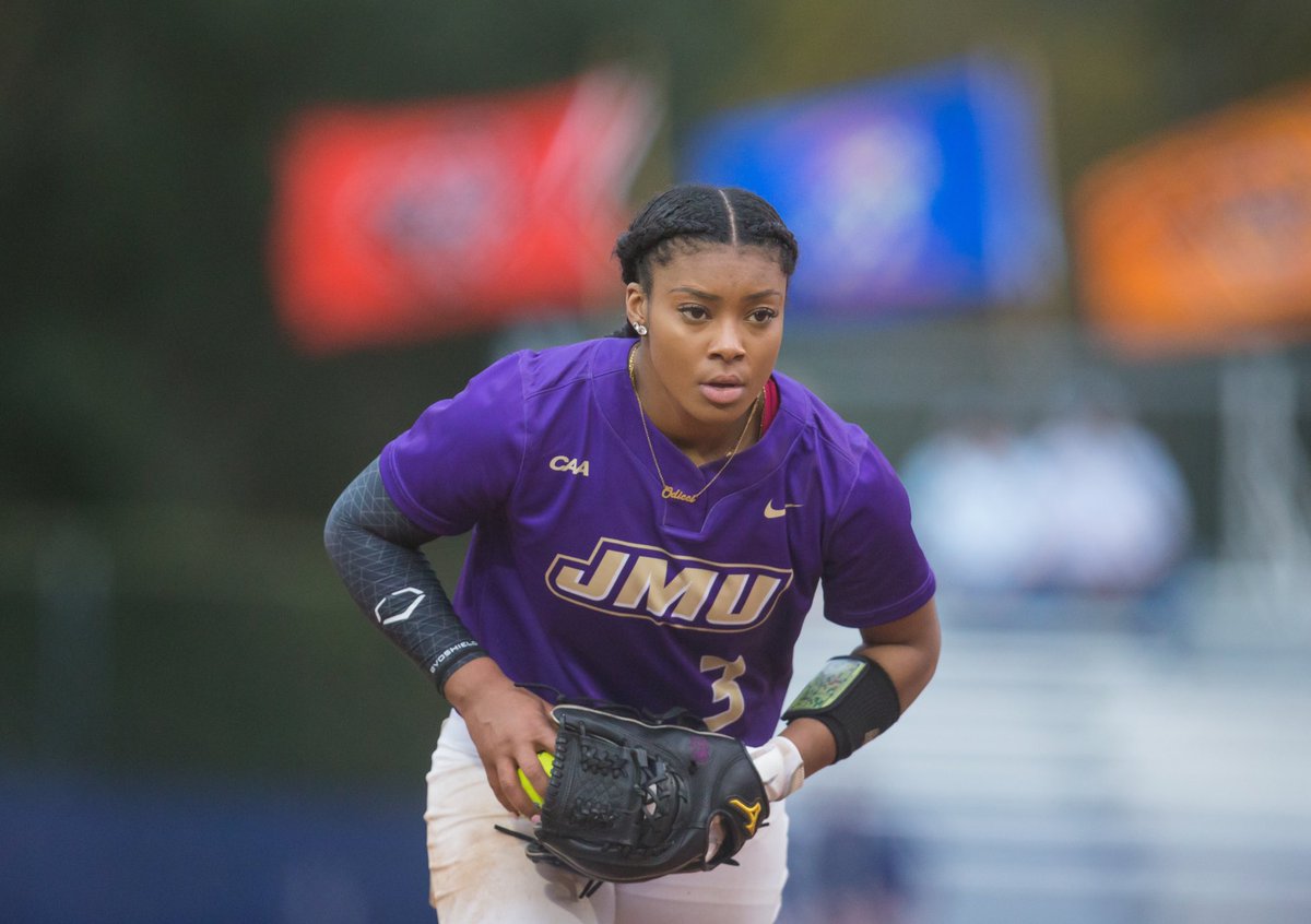 Coach Christi 👩🏾‍⚕️🥎 tweet media