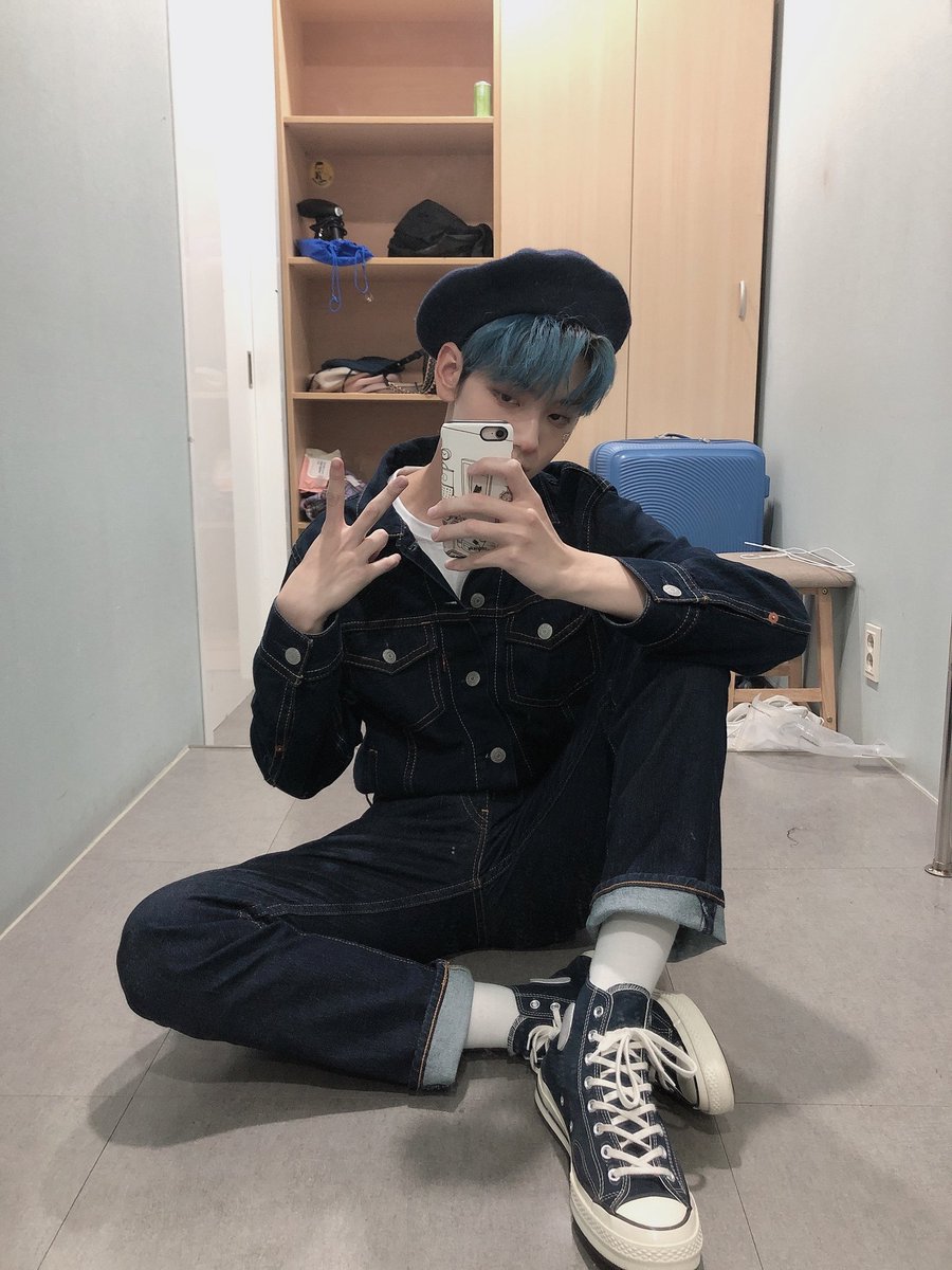 intoTXTchapter's tweet photo. ㅤㅤ   ⠀✰ oᥒᥱ drᥱᥲm 𓂃𓈒 ˖ ࣪⭑

#SATURNO🐇: Dejé a mis hijitos mimiendo en la mansión textitos porque yo me vine solito al #THY127CB listísimo para que me corran del lugar por gritar tanto cuando escuche #THYPUNCH en vivo. 😼 https://t.co/TMLQDOQxc0