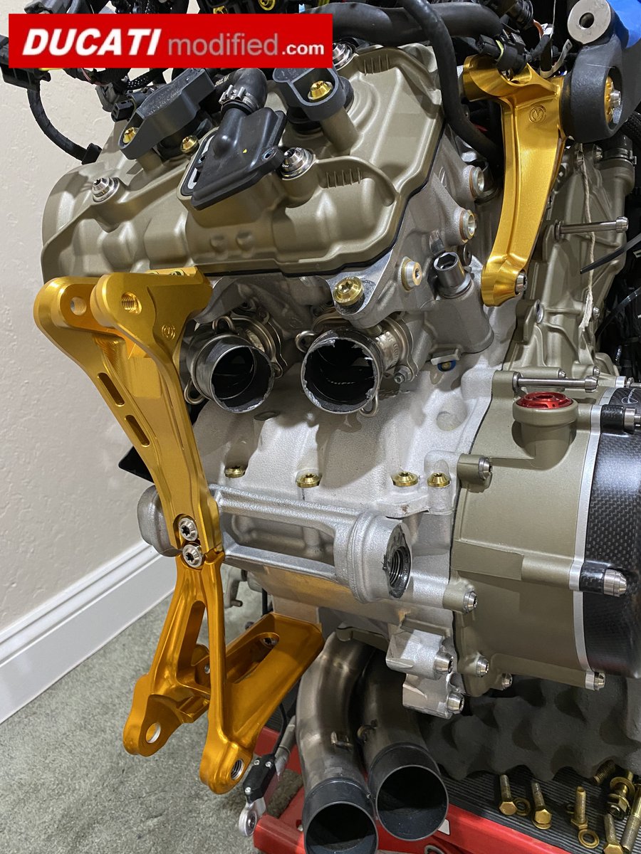 Motocorse Rear shock support for Ducati Panigale V4 25° Anniversario 916 in Gold 

Details in here: ducatimodified.com/threads/ducati…

#ducati #ducatipanigalev4 #panigalev4 #ducatimodifiedforum #ducatimodified #motocorse #motocorse_mvagusta_ducati #motocorseperformance #motocorsestyle