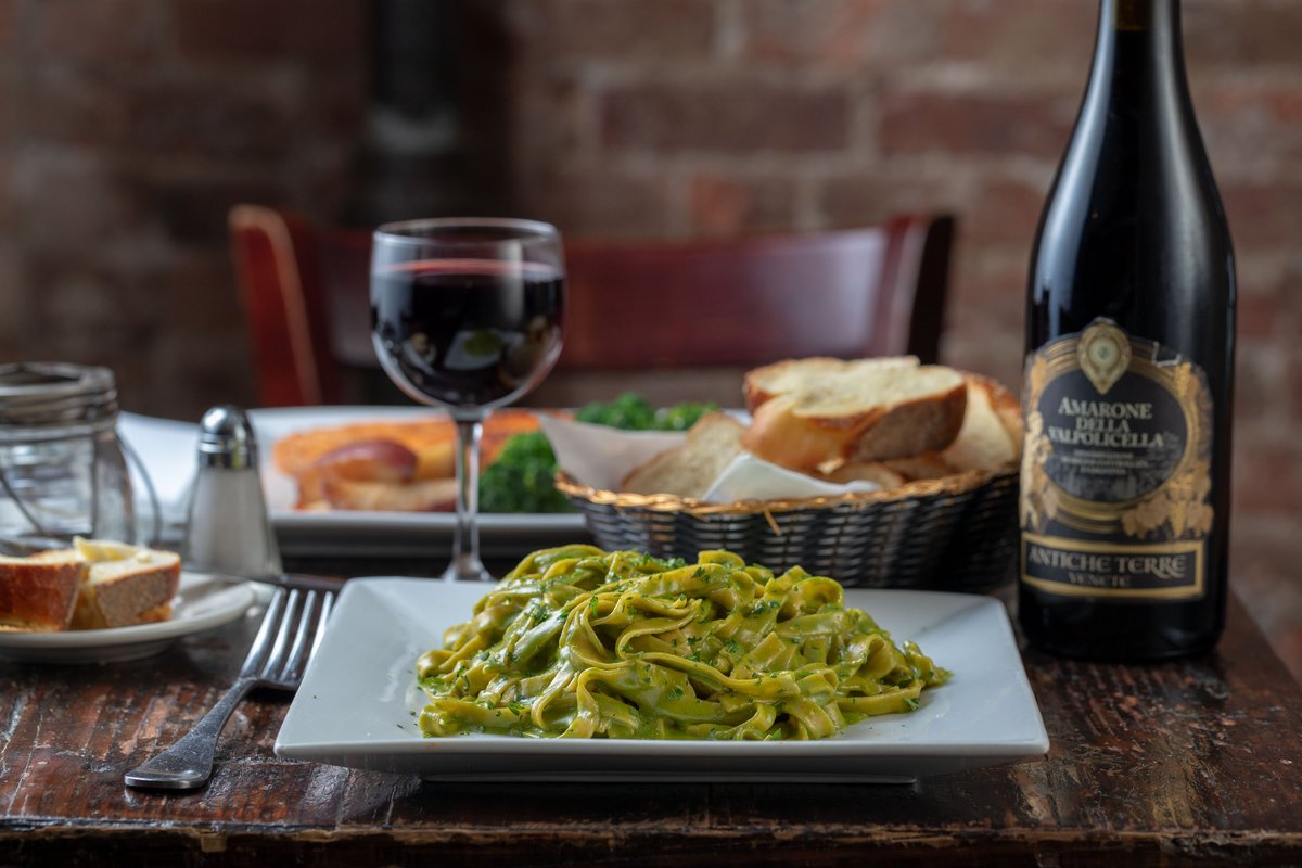 We are back, bigger and better for lunch, dinner and weekend brunch. Book your table online with our new website at danielarestaurant.com or order online and take Daniela home with you.