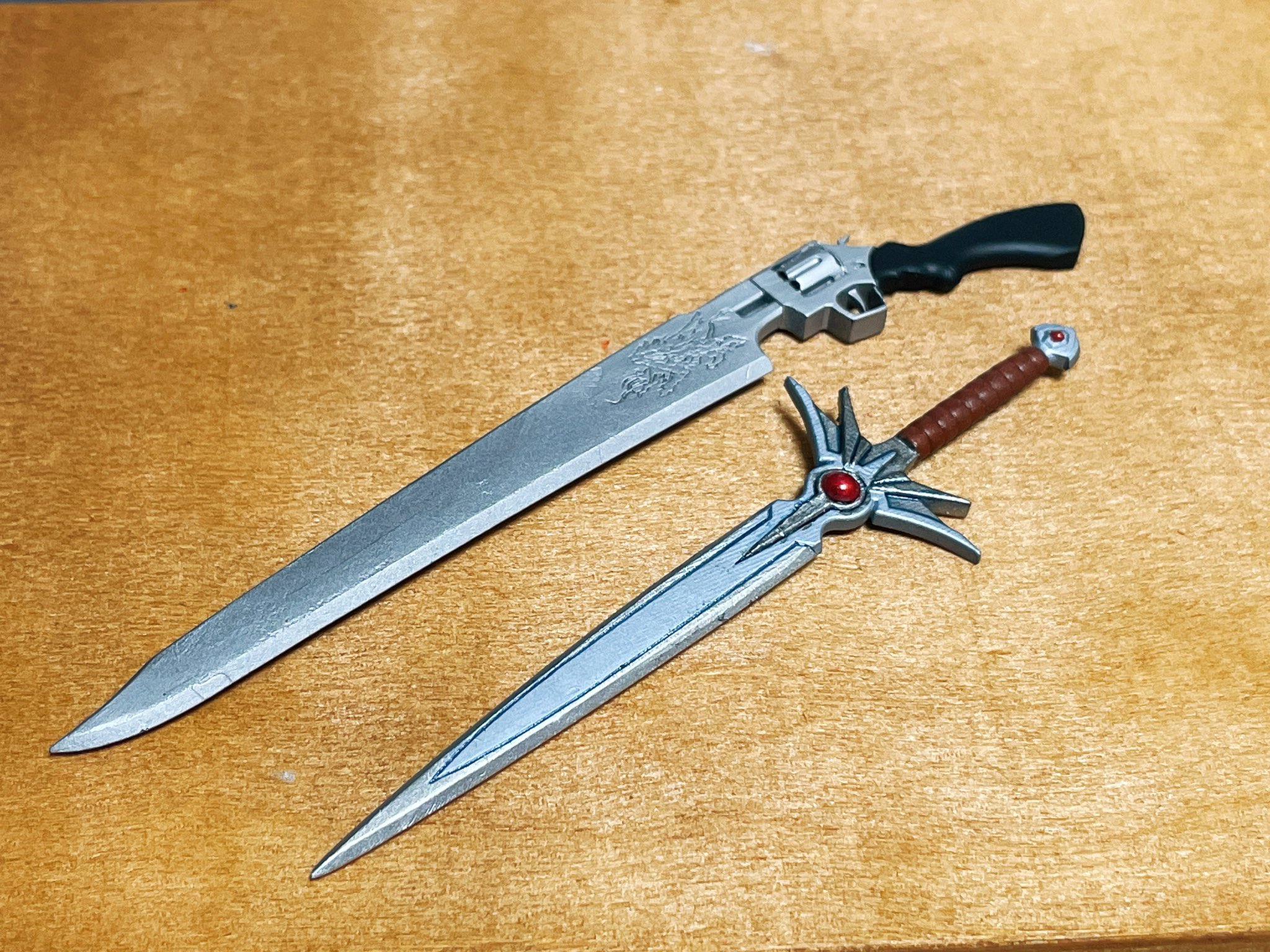 みやかー アニメやゲームの武器を1 12で作っています そのうちちゃんと展示したいなぁ ダイの大冒険 T Co Rrrybgpjxd Twitter