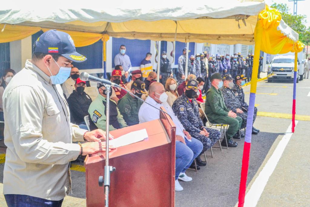 #4Junio Asistimos a la Transmisión de Mando de la Policía Nacional Bolivariana junto a nuestro Gobernador Víctor Clark, el Comandante General de la Policía General Estrada, el Jefe de la Zodi Almirante Centeno, el Secretario de Seguridad General Morales y demás Comandantes. 🇻🇪