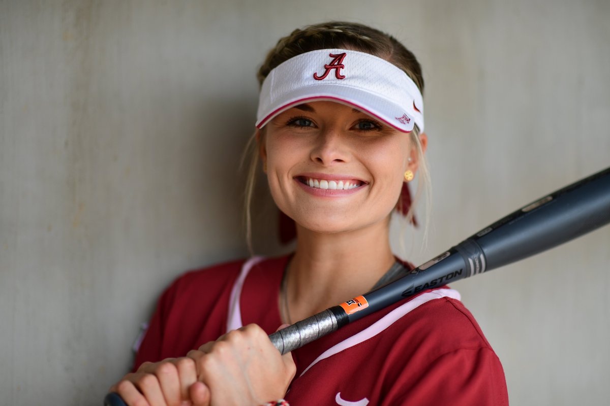 NCAASoftball's tweet photo. Let's 𝔯𝔬𝔩𝔩. 🐘

#WCWS x @AlabamaSB https://t.co/GTTI01Q9Hx