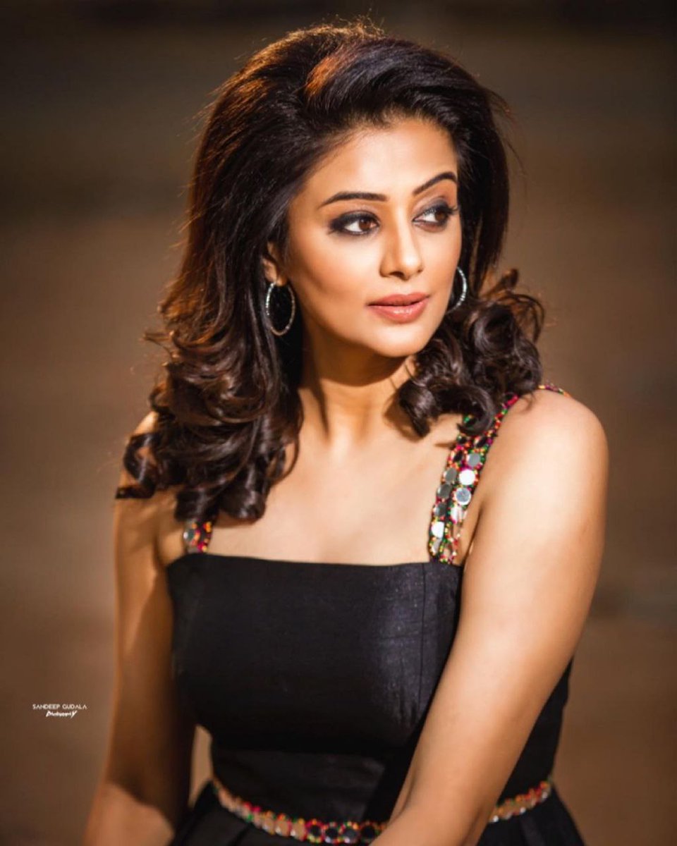 Latest Captivating Pic Of Actress @Priyamanihere 💗📸
#PriyaMani #LockdownOfficial #Familyman2 #familymanseason2 #FamilyMan