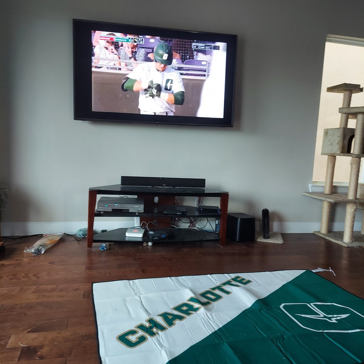 Way to go <a href="/CharlotteBSB/">Charlotte Baseball</a> !! Congratulations on a big win! <a href="/49erAlumni/">UNC Charlotte Alumni 🤙</a>