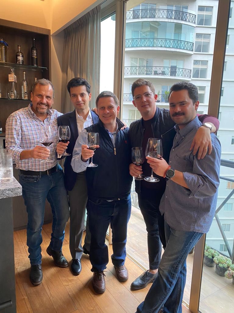 ferbelaunzaran's tweet photo. Enorme gusto convivir con @HECavazosA @farreola @diaz_manuel @martinezvara.

Me la pasé muy bien, son a toda madre.

😎🍷✌️ https://t.co/QVCA1UqL6D