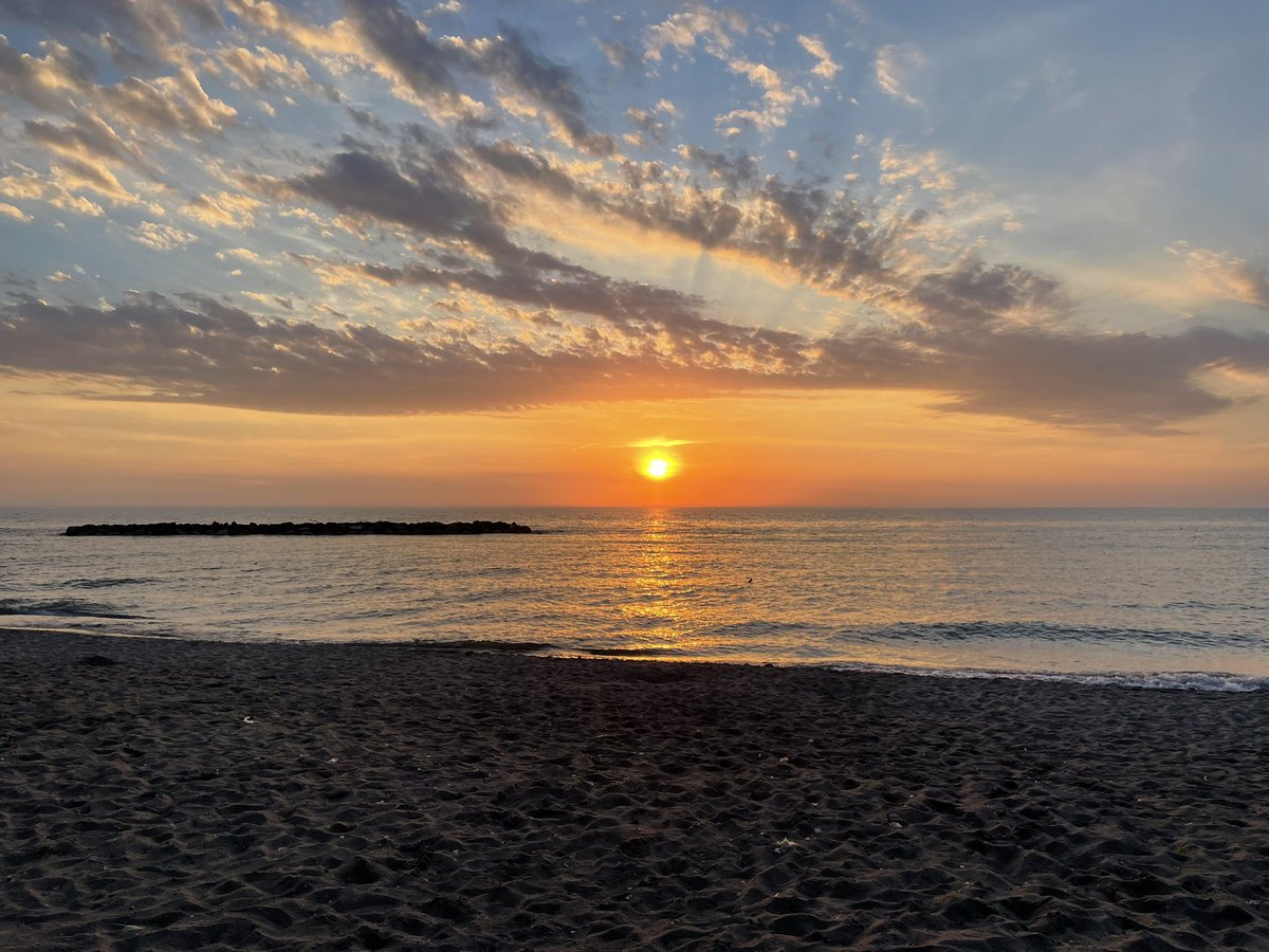 aimee0573's tweet photo. Sunset https://t.co/QoYbkyhjzl