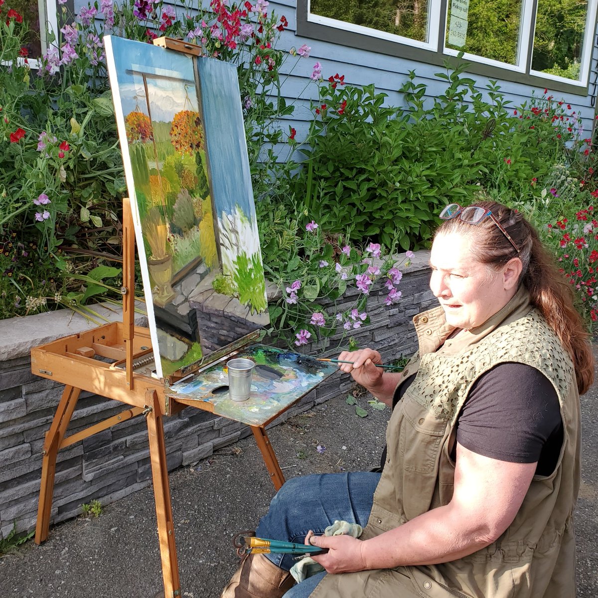 SkyRiverMead's tweet photo. Thank you, Gigi, for the Plein air demo during the art walk tonight. Always love seeing an artist doing what they love!

#SkyRiverMead#mead#honeywine#meadery#winery#sweetwine#winewoodinville#Wawine#woodinvilleartsalliance https://t.co/qKacT8jUXR