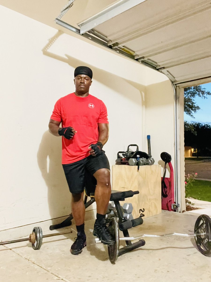 DGUNZ22's tweet photo. Evening Garage Grind 💪🏿🏋🏿♂️🗣#GetActiveGetHealthy https://t.co/z1kIHonTKu