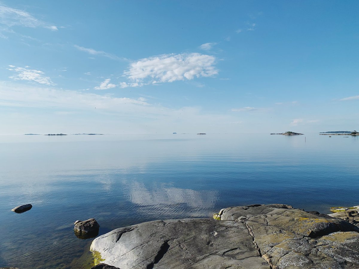 RT @RoopeKaaronen: Waking up to this view. #kayaking #Helsinki https://t.co/UFpSD66bsa