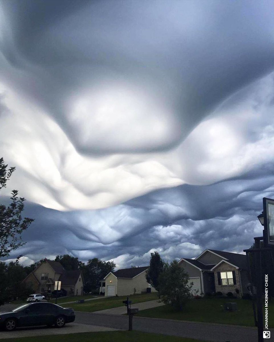 [🌍] Magnifique photo sur des asperitas ! L'Undulatus asperatus est un nuage qui précède souvent les tempêtes. 🤩 🌧

Ces nuages se rencontrent surtout dans les plaines américaines. 🇺🇸  👉 bit.ly/3uLZND7 via Johannah McKinney Cheek #futuraplanete