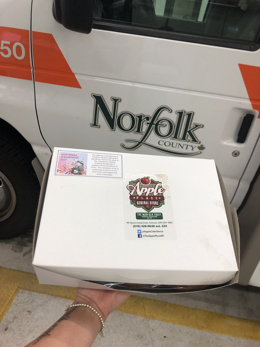 279Local's tweet image. Thank you to @salvationarmy Simcoe branch for dropping off @TheApplePlaceNC donuts to our #paramedics in Port Dover today on #NationalDonutDay!