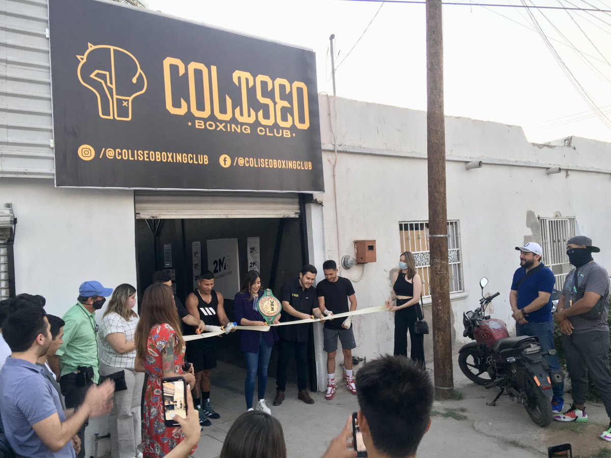 En la inauguración de Coliseo Boxing Club, de ⁦<a href="/diegosotogtz/">Diego Soto</a>⁩ con los padrinos de lujo: ⁦<a href="/AlacranBerchelt/">Miguel Berchelt</a>⁩ y Yamileth Mercado 🥊