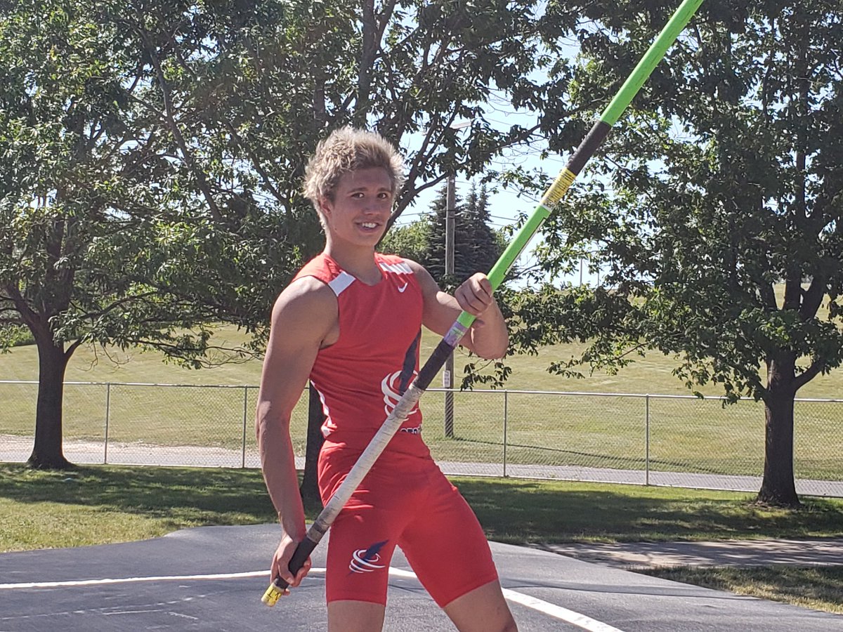 runsehs's tweet photo. #upstate8 conf CHAMP!
Oliver Coric in the PVault! Setting a NEW SCHOOL RECORD of 12'10" https://t.co/Hk5rnMe0lc