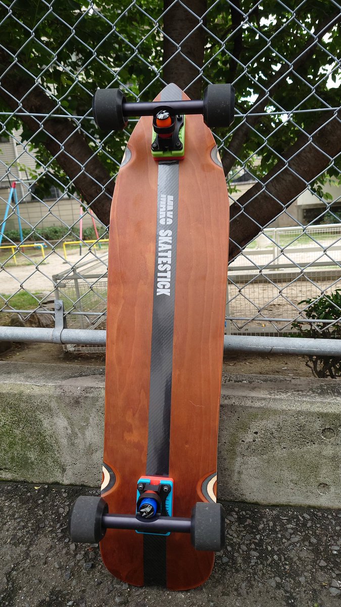 makoman_o's tweet photo. SKATESTICK　3本目作った！
今回のはちょこっと削りくらいでトラックセッティング重視。
ほんま作るのが趣味になりつつある🤣　#surfrodz https://t.co/GV6Gxf1RST