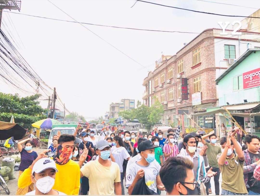Oks_Peace's tweet photo. A joint industrial strike was held in Mandalay this morning with large numbers of people.
#LessTalkMoreActionsASEAN
#June5Coup
#WhatsHappeningInMyanmar https://t.co/S0Fm7UGhOv