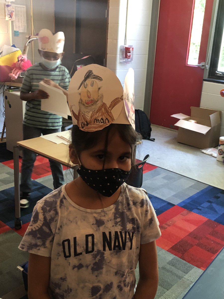 Long_WBStronger's tweet photo. Getting ready for readers theater in @MsValentinewbsd class.  The kids were so excited to create! #DOhertyFAMILY https://t.co/nz7ym6UUsD