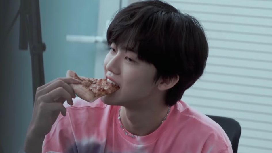 jenjaemsung's tweet photo. it’s jaemin nom nom time https://t.co/lAfnM8rzJ9