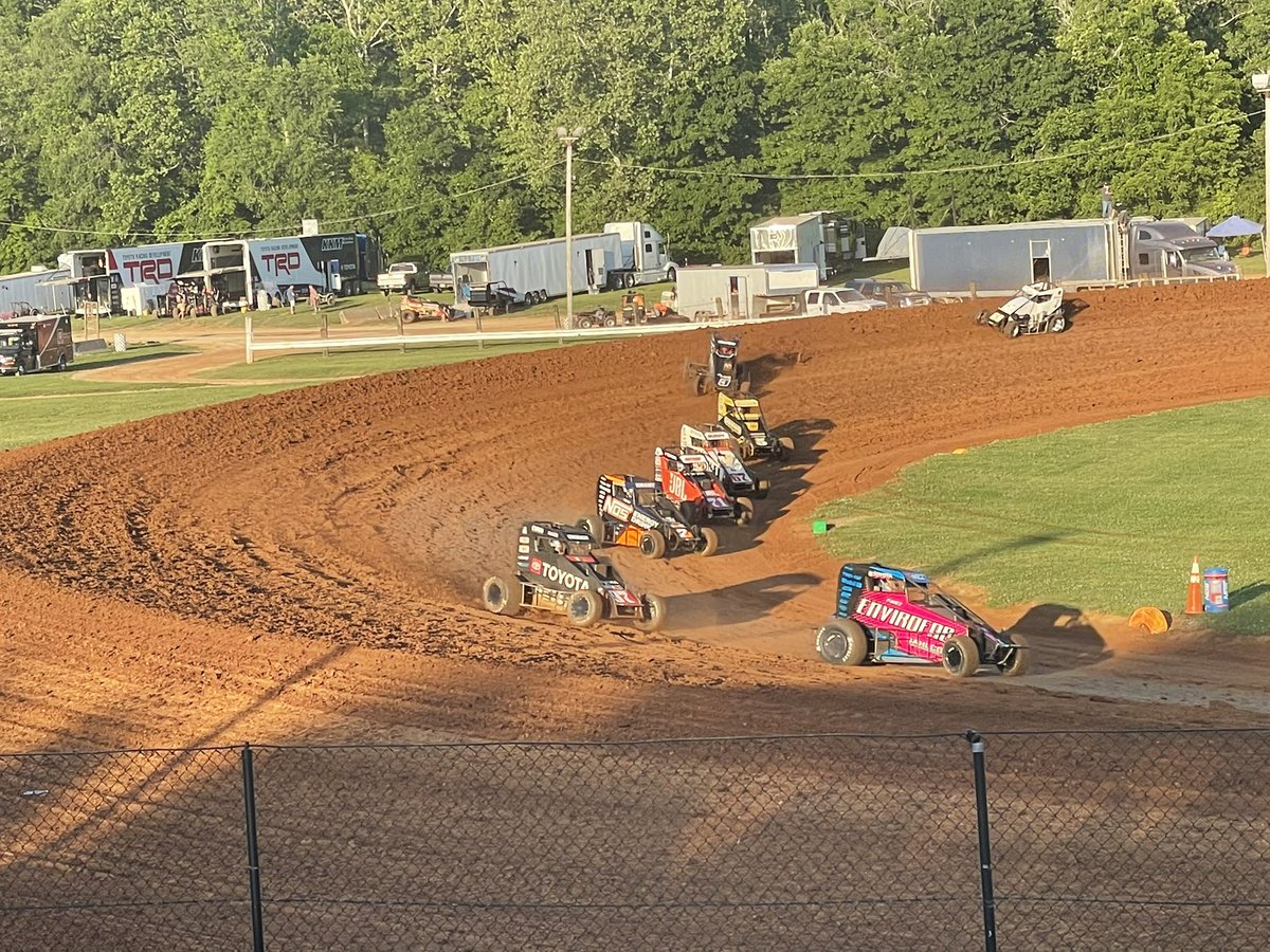 WATHEN_JDUB's tweet image. Great night for racing at @BloomSpeedway! #410Sprints #USACNationalMidgets #MidgetWeek #BloomingtonIndiana
