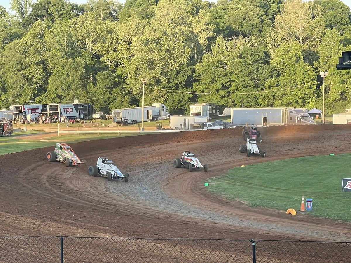 WATHEN_JDUB's tweet image. Great night for racing at @BloomSpeedway! #410Sprints #USACNationalMidgets #MidgetWeek #BloomingtonIndiana