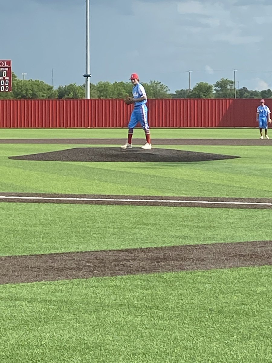CHouse_202's tweet photo. Hooks 17U Shubert got off to a great start with 2 wins today.  Tate went 2-4 at the plate and 2 walks, then pitched 4 1/3 innings- 9 strikeouts, 1 hit, 2 walks. Not too shabby!! 
#gethooked
#neworleansherewecome https://t.co/2dhiKcmyjr