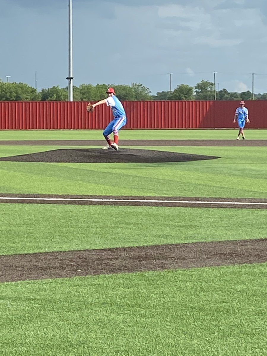 CHouse_202's tweet photo. Hooks 17U Shubert got off to a great start with 2 wins today.  Tate went 2-4 at the plate and 2 walks, then pitched 4 1/3 innings- 9 strikeouts, 1 hit, 2 walks. Not too shabby!! 
#gethooked
#neworleansherewecome https://t.co/2dhiKcmyjr